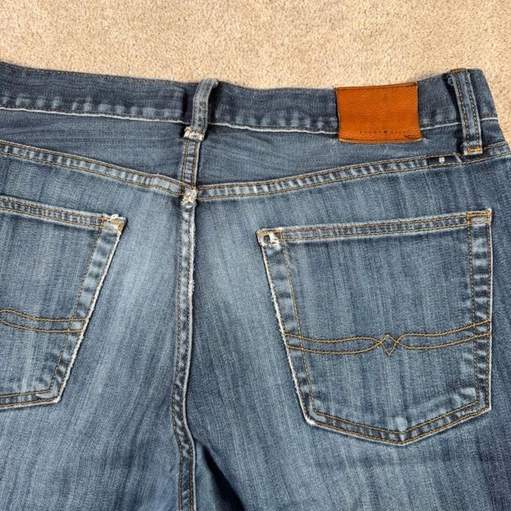 Lucky Brand 221 Original Straight Jeans Mens 34x32 Blue Distressed‎ Worn Hems